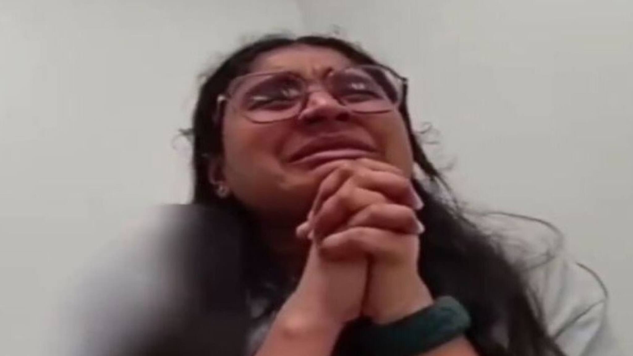 'সরি, স্যার প্লিজ আমায় ক্ষমা করুন...', আমেরিকায় হাত জোর করে কান্নায় ভেঙে পড়লেন ভারতীয় মহিলা, ঝড়ের গতিতে ভাইরাল!