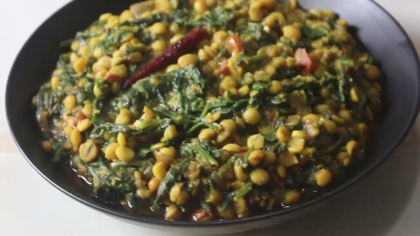 চিকৎসকরা পরামর্শে বলেন, এই ছোলার শাকটি খেলে আপনার হাড় মজবুত হবে। এছাড়াও পাচনতন্ত্রও উন্নত হবে ধীরে ধীরে। কিন্তু সমস্যা একটাই, এই শাকটি মাত্র কয়েক দিনের জন্য পাওয়া যায় এবং এটি খেলে প্রচুর শক্তি পাওয়া যায় যা শরীরের পুষ্টি বাড়িয়ে দেয় ম্যাজিকের মতো।