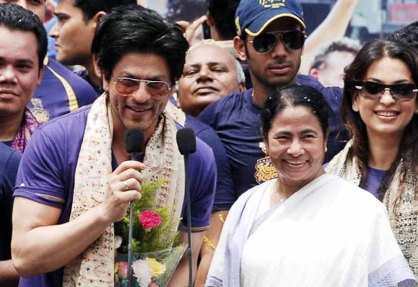 কিং খান কলকাতার আইপিএল দল কলকাতা নাইট রাইডার্সের মালিক, যার ফলে তিনি প্রায়শই পশ্চিমবঙ্গ এবং কলকাতায় ভ্রমণ করেন। কলকাতা দলের মালিক হিসেবে, শাহরুখ রাজ্যের মুখ্যমন্ত্রী মমতা বন্দ্যোপাধ্যায়ের সঙ্গে তাঁর সম্পর্ক খুবই ঘনিষ্ঠ। তাই মমতা শাহরুখকে তাঁর ভাই মনে করেন। 