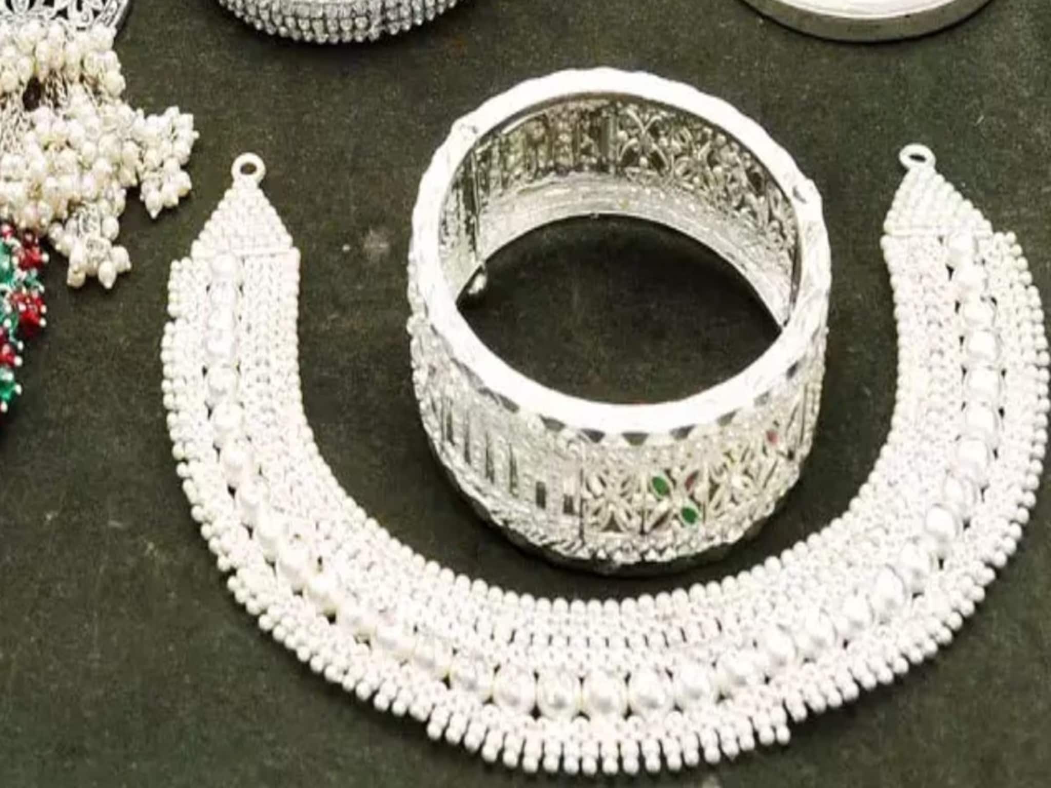 Silver Holding Limit: প্রতি বছর ৫ কেজি রুপো কিনলে ২০ বছরে তা ১০০ কেজি হয়ে যাবে ! এটা রাখা কি আইনত ভুল হবে?