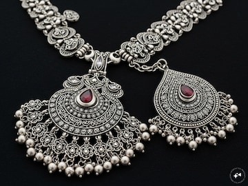 টানা দ্বিতীয় দিন সস্তা হল রুপো, জেনে নিন এবার দাম বাড়বে না কমবে টানা দ্বিতীয় দিন সস্তা হল রুপো, জেনে নিন এবার দাম বাড়বে না কমবে