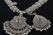 Silver Becomes Cheaper: টানা দ্বিতীয় দিন সস্তা হল রুপো, জেনে নিন এবার দাম বাড়বে না কমবে