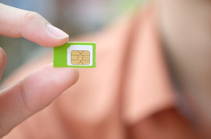 সাইবার জালিয়াতি রোধে সরকার একটি বড় পদক্ষেপ নিয়েছে। এর ফলে কেউ জাল বিদেশী নম্বর ব্যবহার করে প্রতারণা করতে পারবে না। কেন্দ্রীয় সরকার একটি কঠোর নির্দেশ জারি করেছে যে হোয়াটসঅ্যাপ, সিগন্যাল এবং টেলিগ্রামের মতো সমস্ত মেসেজিং অ্যাপ এখন থেকে আপনার ফোনে একটি সক্রিয় ভারতীয় সিম কার্ডের সঙ্গে স্থায়ীভাবে যুক্ত থাকবে। সাইবার জালিয়াতি রোধে সরকার একটি বড় পদক্ষেপ নিয়েছে। এর ফলে কেউ জাল বিদেশী নম্বর ব্যবহার করে প্রতারণা করতে পারবে না। কেন্দ্রীয় সরকার একটি কঠোর নির্দেশ জারি করেছে যে হোয়াটসঅ্যাপ, সিগন্যাল এবং টেলিগ্রামের মতো সমস্ত মেসেজিং অ্যাপ এখন থেকে আপনার ফোনে একটি সক্রিয় ভারতীয় সিম কার্ডের সঙ্গে স্থায়ীভাবে যুক্ত থাকবে।