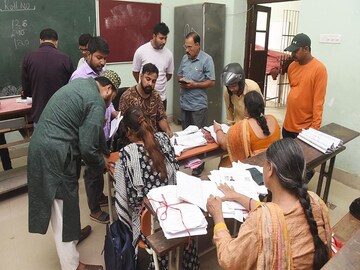 মাধ্যমিকের অ্যাডমিট কার্ড গ্রাহ্য হবে না এসআইআর হিয়ারিংয়ে! বিজ্ঞপ্তি দিয়ে জানাল কমিশন