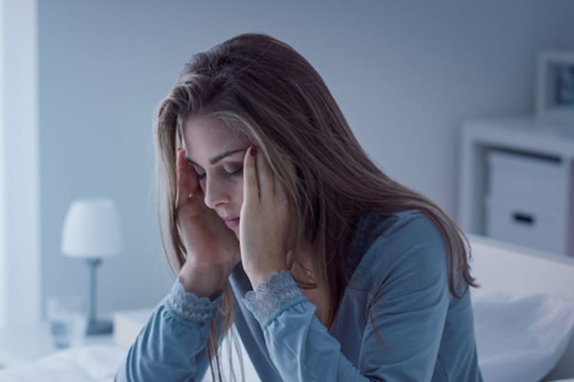 ঘন ঘন ভুলে যান? কোনওকিছুই ভাল লাগে না? সবসময় মন খারাপ? হয়তো আপনার শরীরে ভিটামিন বি১২-এর ঘাটতি হয়েছে। গবেষণায় দেখা গিয়েছে, ভিটামিন বি ১২-এর সঙ্গে মস্তিষ্কের কার্যকারিতার বিশাল যোগ রয়েছে। এই ভিটামিনের ঘাটতি মানসিক স্বাস্থ্যের উপর প্রভাব ফেলে। চিন্তাশক্তি এবং সিদ্ধান্ত নেওয়ার ক্ষমতা কমে যেতে পারে।