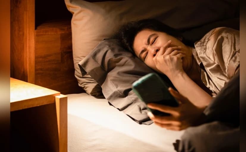 আজকাল, অস্বাস্থ্যকর জীবনধারা এবং খারাপ খাদ্যাভ্যাসের কারণে, শরীর সারাদিন ক্লান্ত বোধ করে। রাতে ভাল ঘুম হল, তারপরও সকালে উঠে ক্লান্তিতে ভরে যায় দিন। কখনও কখনও, সকালে উঠতে ইচ্ছা করে না এবং সারাদিন অলস বোধ করে। সবসময় ধরে নেওয়া হয় যে এটি ঘুমের অভাবের কারণে হয়, তবে এটি সবসময় হয় না। 