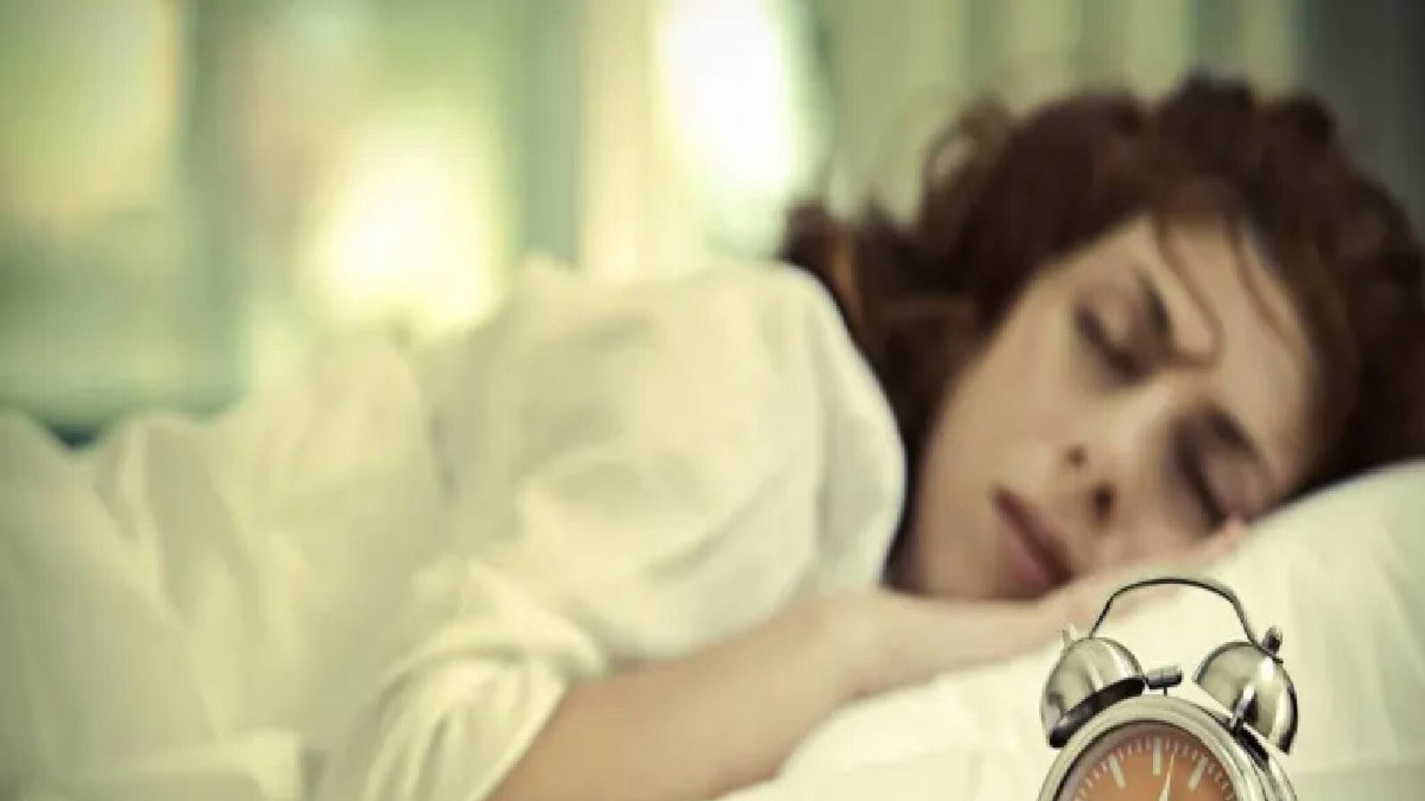 আগে মানুষ এক রাতেই ঘুমাত দু'বার! এখন একটানা ঘুমের চল কী ভাবে এল জানলে অবাক হবেন