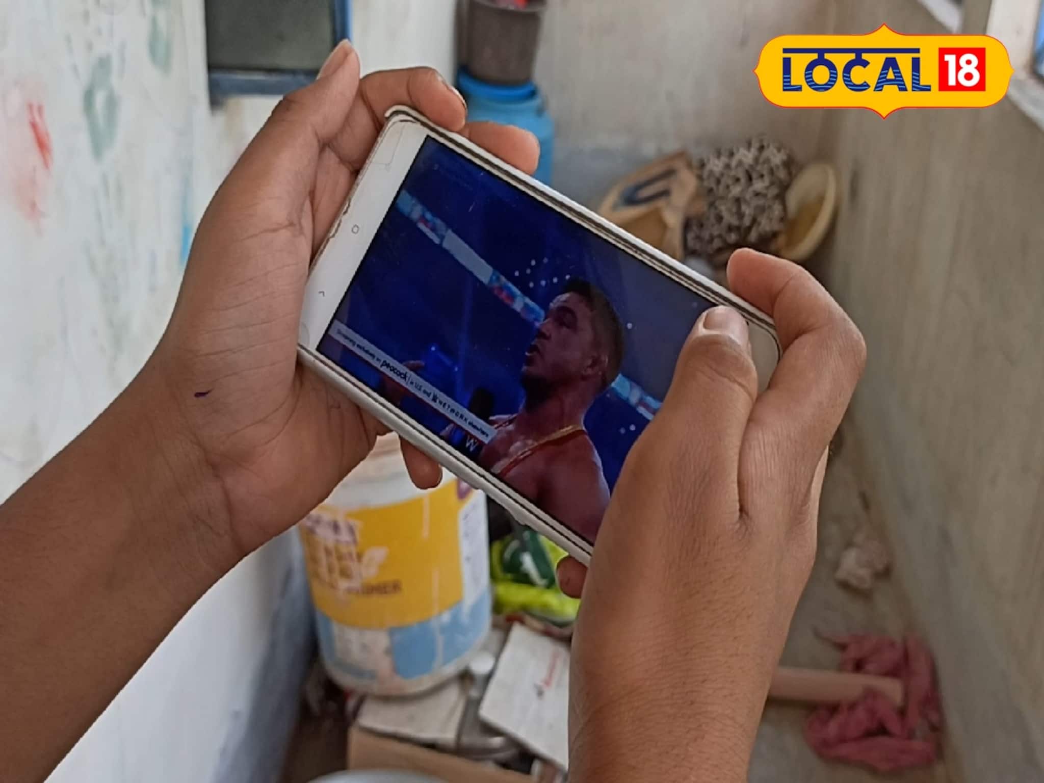 মোবাইলের জন্য অপেক্ষা আর সহ্য হল না, কিশোরের মর্মান্তিক সিদ্ধান্ত! শুনলে বুক ফেটে যাবে