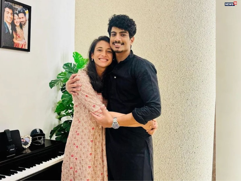 নভেম্বর মাসটা স্মৃতি মন্ধানার জীবনে হয়ে উঠল একেবারে বিশেষ। ২ নভেম্বর ভারতের মহিলা ক্রিকেট দল প্রথমবারের মতো বিশ্বকাপ জিতেছে। সেই ঐতিহাসিক মুহূর্তের সাক্ষী ছিলেন স্মৃতির জীবনের বিশেষ মানুষ, সুরকার পলাশ মুচ্ছল। নভেম্বর মাসটা স্মৃতি মন্ধানার জীবনে হয়ে উঠল একেবারে বিশেষ। ২ নভেম্বর ভারতের মহিলা ক্রিকেট দল প্রথমবারের মতো বিশ্বকাপ জিতেছে। সেই ঐতিহাসিক মুহূর্তের সাক্ষী ছিলেন স্মৃতির জীবনের বিশেষ মানুষ, সুরকার পলাশ মুচ্ছল।