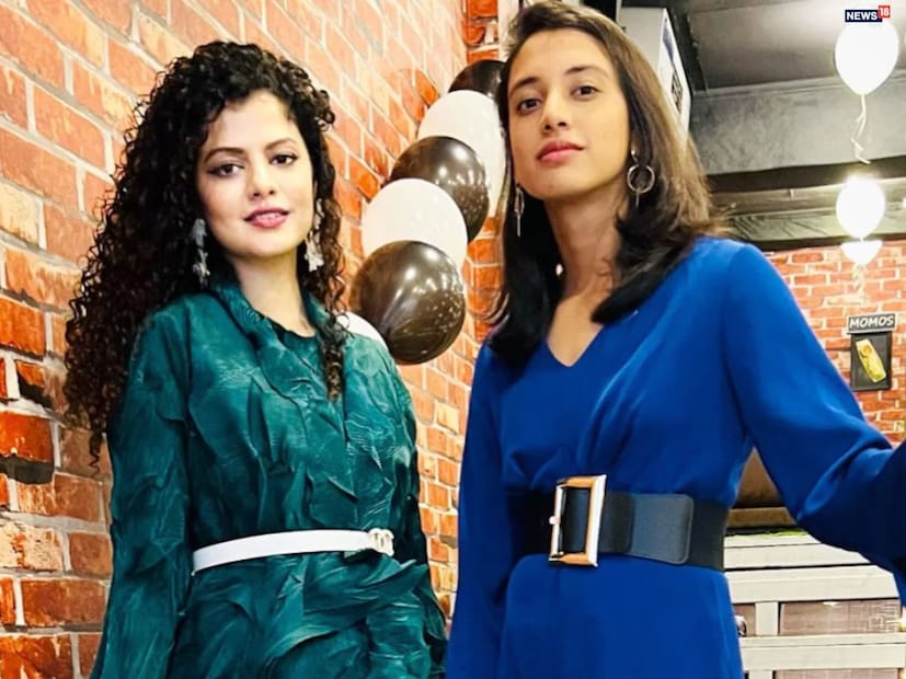 হবু ননদ পলক মুচ্ছল ইনস্টাগ্রামে লিখেছেন, “এই জয় ভারতীয় টিমের প্রতিটা মেয়ের জয়। ওরা দেখিয়েছে, নিজের উপর ভরসা রাখলে নিজের ভাগ্য নিজেই লেখা যায়। স্মৃতির অধ্যাবসায় দেখেছি, খারাপ সময় কীভাবে কাটিয়েছে জানি। তাই ওর জয়টা ব্যক্তিগত মনে হচ্ছিল।”