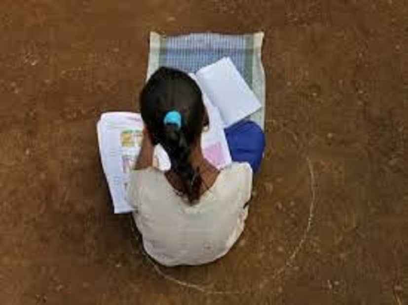 ১০ বছর বা তার কম বয়সী কোনও মেয়ের জন্য এই অ্যাকাউন্ট খোলা যেতে পারে।সর্বনিম্ন বার্ষিক জমা: ২৫০ টাকা সর্বোচ্চ বার্ষিক জমা: ১.৫ লক্ষ টাকা টাকা খোলার তারিখ থেকে ১৫ বছরের জন্য জমা করা যেতে পারে অ্যাকাউন্টটি ২১ বছর পর ম্যাচিওর হয় যদি মেয়েটি ২১ বছরের আগে বিয়ে করে, তাহলে অ্যাকাউন্টটি বন্ধ করে দেওয়া হয়