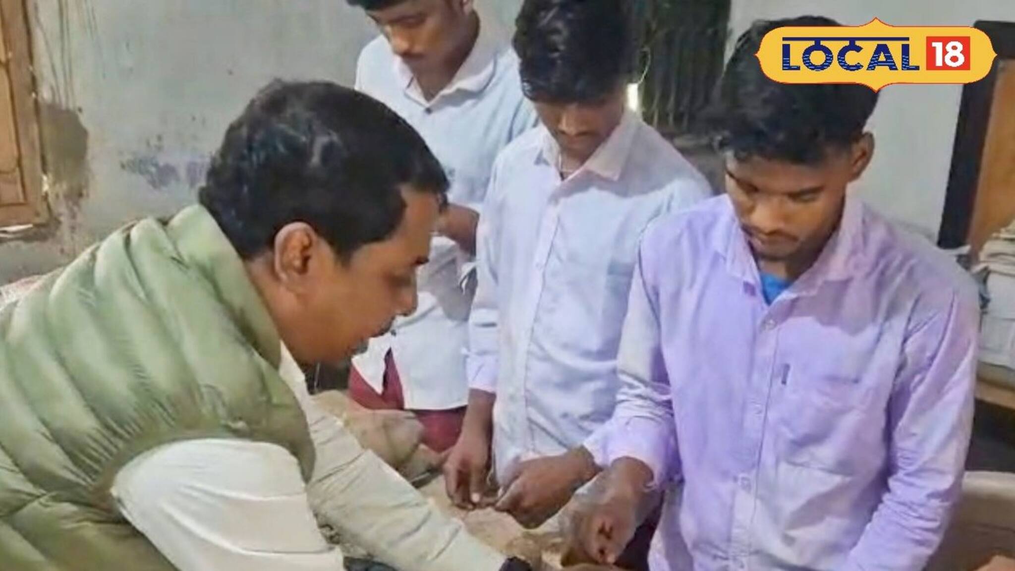 Malda News: সরকারি স্কুল শিক্ষকের অভিনব আইডিয়া! পড়াশুনার পাশাপাশি পড়ুয়ারা পাচ্ছে আয়ের দিশাও, উজ্জ্বল হচ্ছে ভবিষ্যৎ