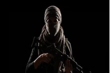 ডাক্তারদের বড় সংখ্যায় নিয়ে ব্লু প্রিন্ট জইশের, মহিলা ডাক্তারের গাড়ি থেকে মিলল বন্দুক