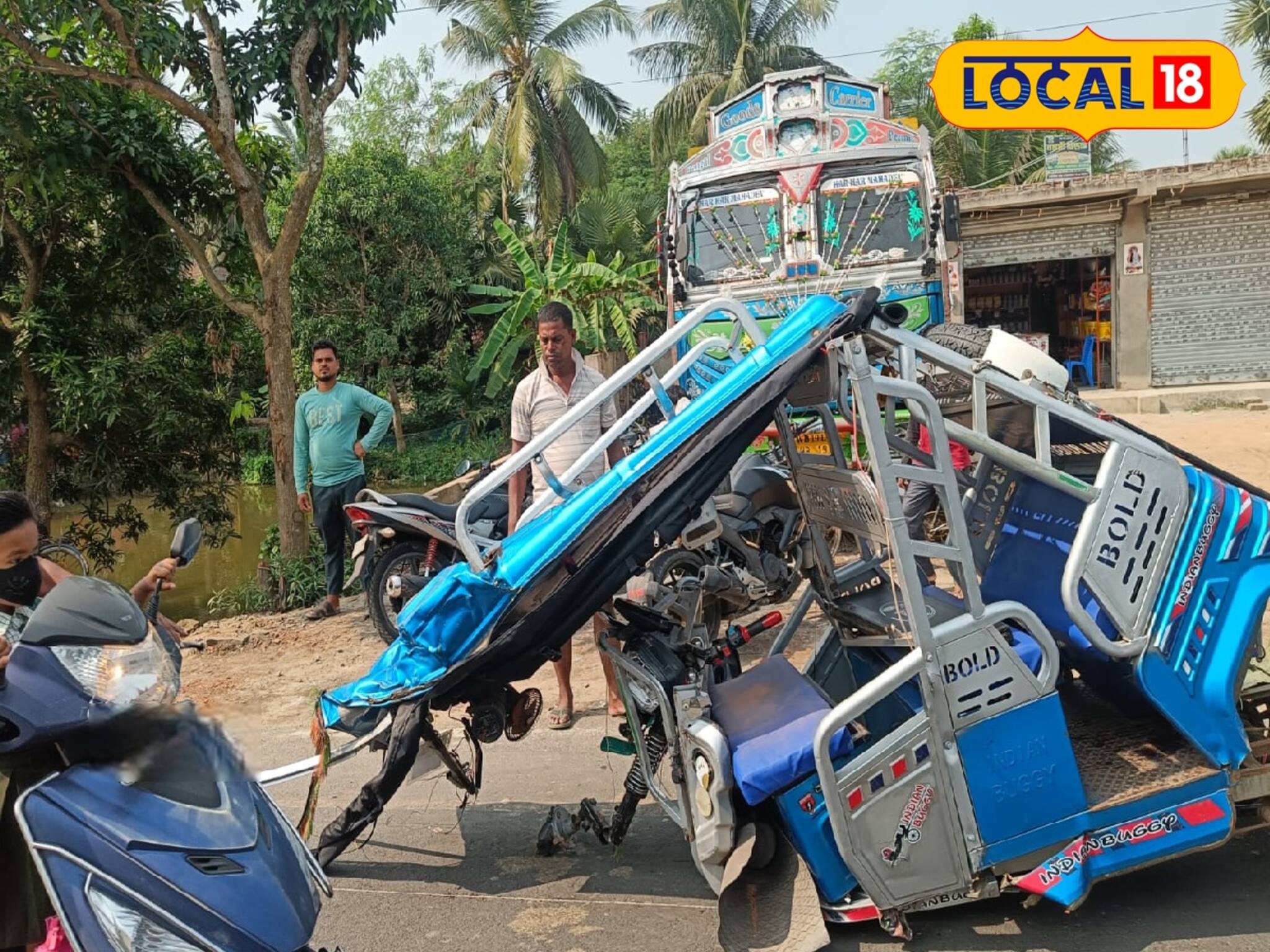 ইট বোঝাই গাড়ির সঙ্গে মুখোমুখি সংঘর্ষে ভেঙে খান খান টোটো! হাসপাতালে ভর্তি ৩