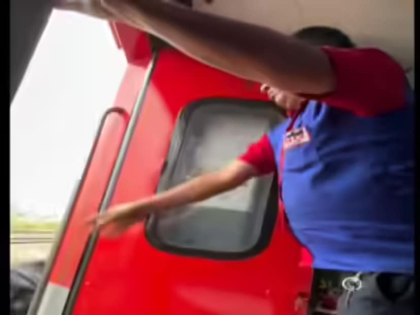 রেল বোর্ড সমস্ত জোনাল রেলওয়েকে তাদের যাত্রার সময় ট্রেন থেকে আবর্জনা নিষ্কাশনের সিস্টেমিক ব্যবস্থা সম্পর্কে একটি নির্দেশিকা জারি করেছে। এই নির্দেশিকার লক্ষ্য হল পরিচ্ছন্নতা বৃদ্ধি করা এবং যাত্রীদের জন্য আরও উন্নত ভ্রমণ অভিজ্ঞতা নিশ্চিত করা।