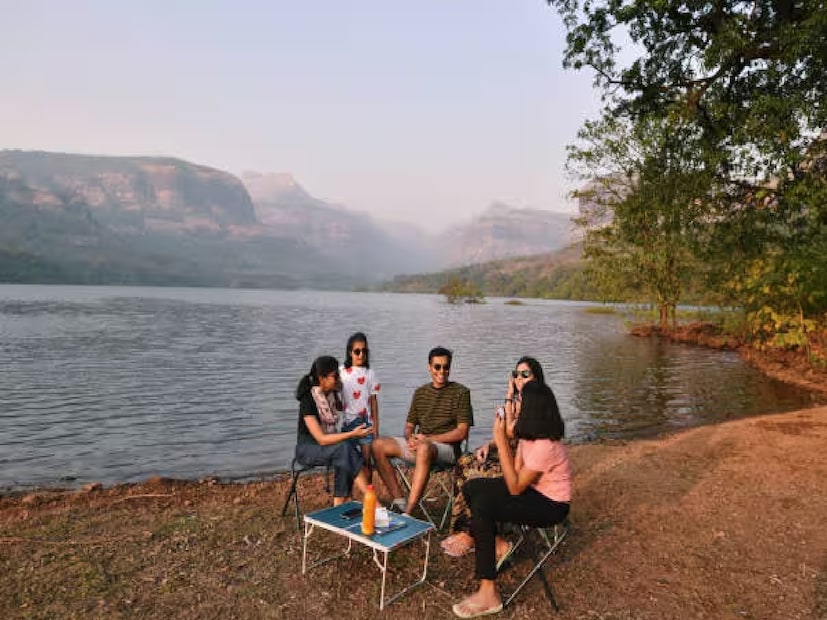 বিদেশ ভ্রমণ ধনীদের বিলাসিতা—এই ধারণা এখন আর সত্য নয়। সঠিক পরিকল্পনা, আগাম বুকিং এবং বুদ্ধিমত্তার সঙ্গে গন্তব্য নির্বাচন করলে ভারতীয় পর্যটকরাও স্বল্প বাজেটে স্মরণীয় বিদেশ সফর উপভোগ করতে পারেন।