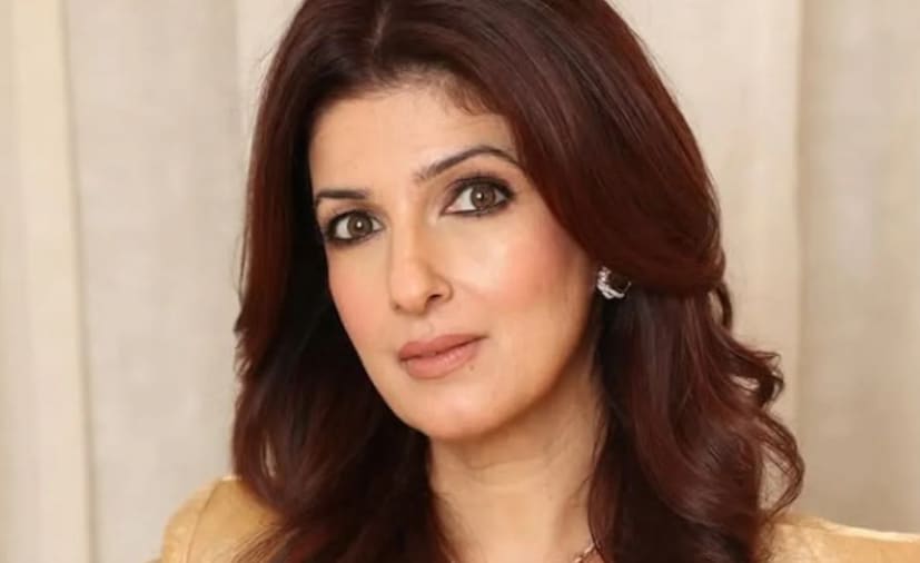 অভিনেত্রী থেকে লেখিকা টুইঙ্কল খান্না প্রায়শই তাঁর লেখার জন্য খবরে থাকেন। বর্তমানে, তাঁকে OTT-তে কাজলের সঙ্গে 