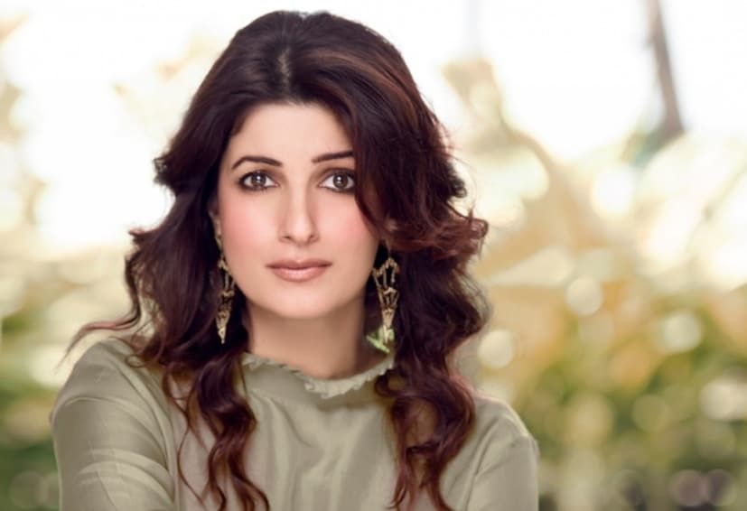 মেনোপজের লক্ষণগুলি মোকাবেলা করার বিষয়ে লিখেছেন টুইঙ্কল নিজেই। তিনি এমনকি বলেছিলেন যে তাঁর স্বামী অক্ষয় যখন শান্তিতে ঘুমোন, তখন তিনি প্রায় জেগেই থাকেন৷ ঘুম আসতে চায় না৷