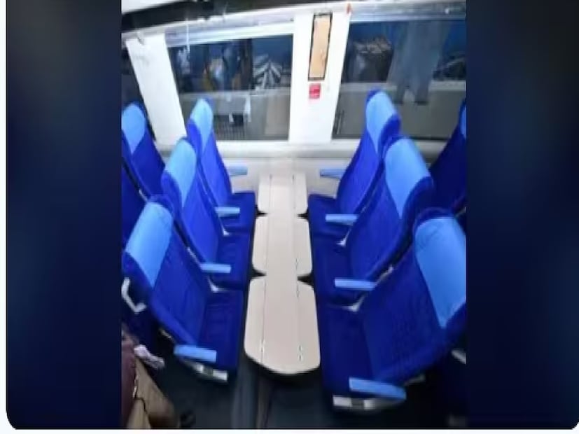 একজন রেডিট ব্যবহারকারী এই সিটের ছবি পোস্ট করে ক্যাপশন দেন—“মৌত আয়ে পর ইয়ে ওয়ালি সিট না আয়ে”—মানে, মরতে রাজি, কিন্তু এই সিট নয়! তিনি জানান, সিটের ডিজাইন হাঁটুতে ব্যথা তৈরি করে আর পায়ের নড়াচড়া কঠিন হয়ে পড়ে।