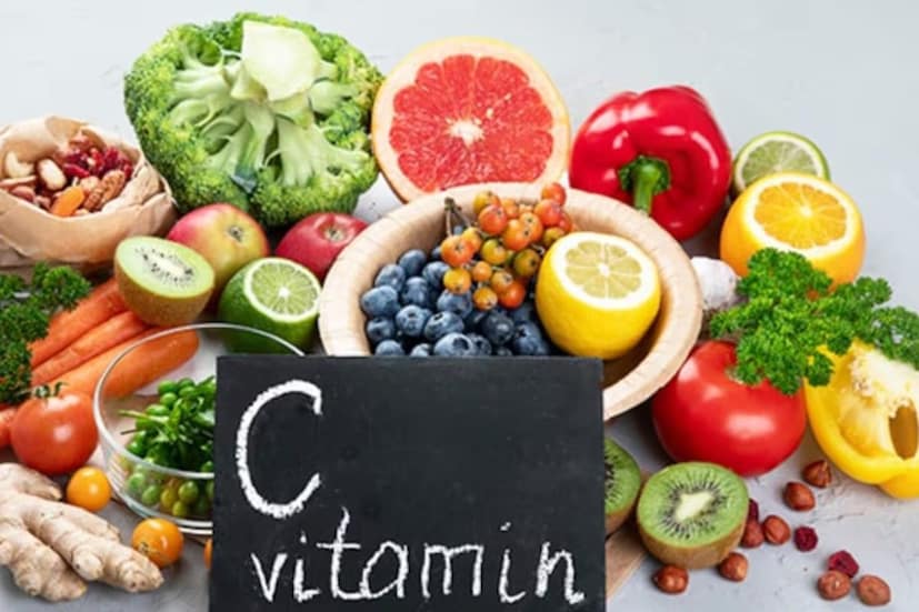 কীভাবে পূরণ করবেন:ভিটামিন C-এর অভাব পূরণে লেবু, কমলালেবু এবং অন্যান্য টক ফল খাওয়া উচিত।