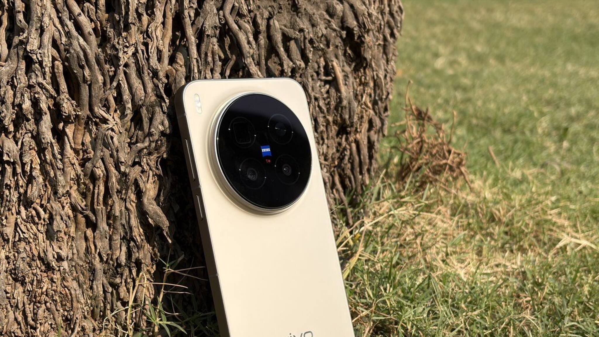 Vivo X300-এর দাম ভারতে লঞ্চের আগেই ফাঁস, DSLR লেভেল ক্যামেরা এবার ফোনে, থাকবে 100x জুম সাপোর্ট