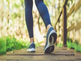 ‘লক্ষ্যমাত্রা পূরণ করলেই হল না…’ রোজ ১০ হাজার পা হাঁটলেই কি ফিট থাকা যাবে? অফিসকর্মীদের জন্য ডাক্তারর কঠোর সতর্কবার্তা 