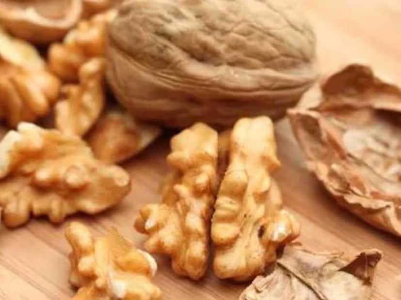 হাড়ের স্বাস্থ্য বজায় রাখে, মস্তিষ্কের কার্যক্ষমতা বাড়ায়, এই বাদামে রয়েছে বেশ অনেক গুণ। যা বদলে দেবে আপনার শরীর। ঝলঝলে করবে আপনার ত্বক। মানসিক স্বাস্থ্য ঠিক থাকবে আপনারও। তাই সকালে ব্যবহার করুন।