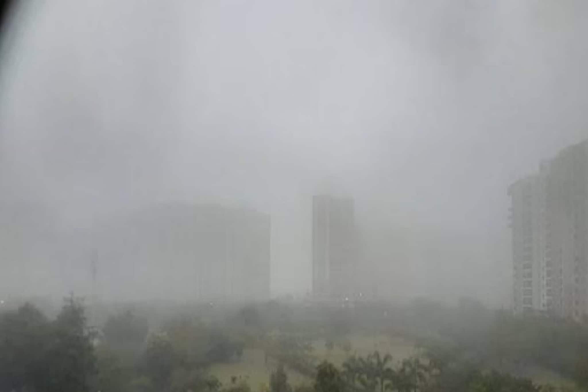 Chances Of Rain In Bengal: শীতের রাস্তায় কাঁটা বৃষ্টি, নিম্নচাপের থাবায় তাপমাত্রা বাড়ছে হুড়মুড়িয়ে, ঠান্ডার মধ্যে বৃষ্টি উত্তরবঙ্গে