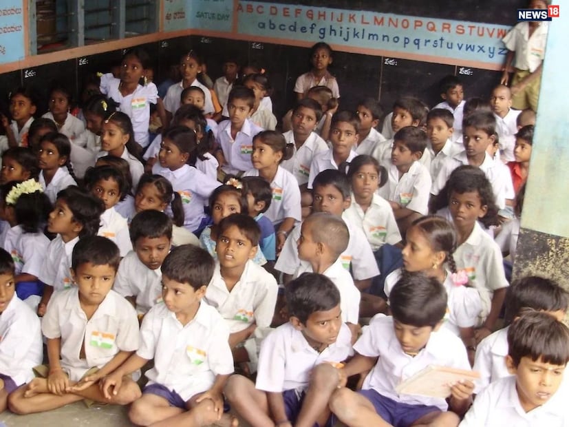 অভিভাবককে ভাবতে হয় — শিক্ষা বোর্ডের নির্বাচন কি শুধুই নামের ব্যাপার, না কি ভবিষ্যতের পথনির্ধারণে বড় ভূমিকা রাখে? সাম্প্রতিক এক বিশ্লেষণে দেখা গিয়েছে, Central Board of Secondary Education (CBSE), Council for the Indian School Certificate Examinations (ICSE) ও বিভিন্ন রাজ্য বোর্ডের মধ্যে মূল পার্থক্য ঠিক কী কী!