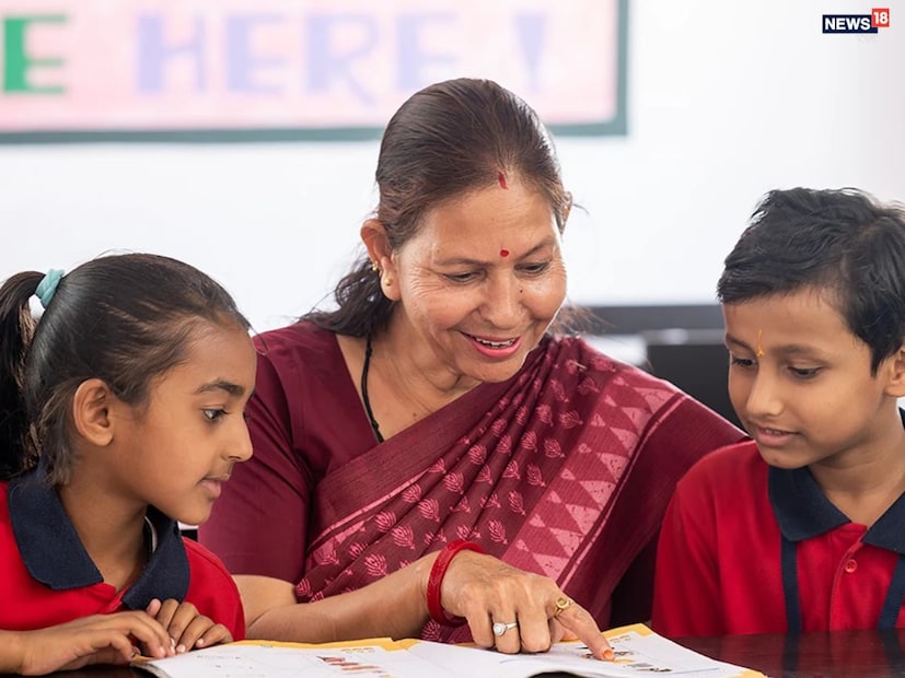 পরীক্ষা ও মূল্যায়ন পদ্ধতিনতুন জাতীয় শিক্ষা নীতি (NEP) অনুযায়ী CBSE এখন ৫০ শতাংশ প্রশ্নকে দক্ষতা ও প্রয়োগভিত্তিক (Competency-Based Questions) রাখছে। এই প্রশ্নগুলো শিক্ষার্থীর চিন্তাশক্তি ও বাস্তব প্রয়োগ বোঝার ক্ষমতা যাচাই করে।