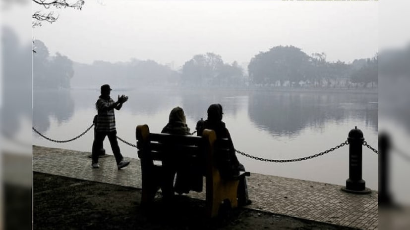 বৃহস্পতিবার, এই শীতে প্রথমবারের মতো দিল্লির সর্বনিম্ন তাপমাত্রা ১৫ ডিগ্রি সেলসিয়াসের নিচে নেমে গেছে। আইএমডির তথ্য অনুসারে, ২০২৪ সালে সর্বনিম্ন তাপমাত্রা রেকর্ড করা হয়েছিল ৯.৫ ডিগ্রি সেলসিয়াস, যেখানে ২০২৩ সালে ছিল ৯.২ ডিগ্রি সেলসিয়াস এবং ২০২২ সালে ছিল ৭.৩ ডিগ্রি সেলসিয়াস।