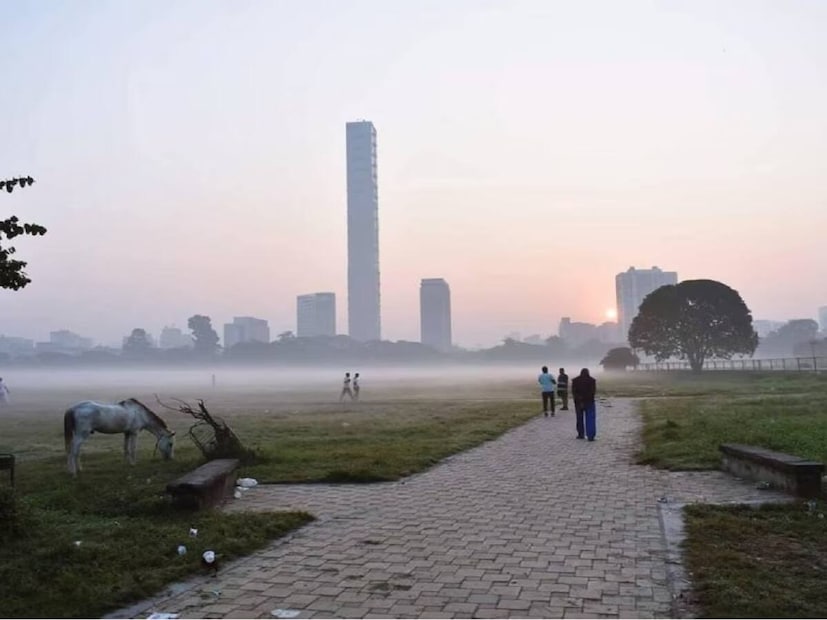 ★সকালে ও রাতে শীতের আমেজ। বেলায় কিছুটা কমবে শীতের আমেজ। তিনদিন পর রাতের তাপমাত্রা বা সর্বনিম্ন তাপমাত্রা কিছুটা বাড়তে পারে। স্বাভাবিকের কাছাকাছি আসতে পারে পারদ। তবে শীতের আমেজ বজায় থাকবে রাতে ও সকালের দিকে। (রিপোর্টার-- বিশ্বজিৎ সাহা) 