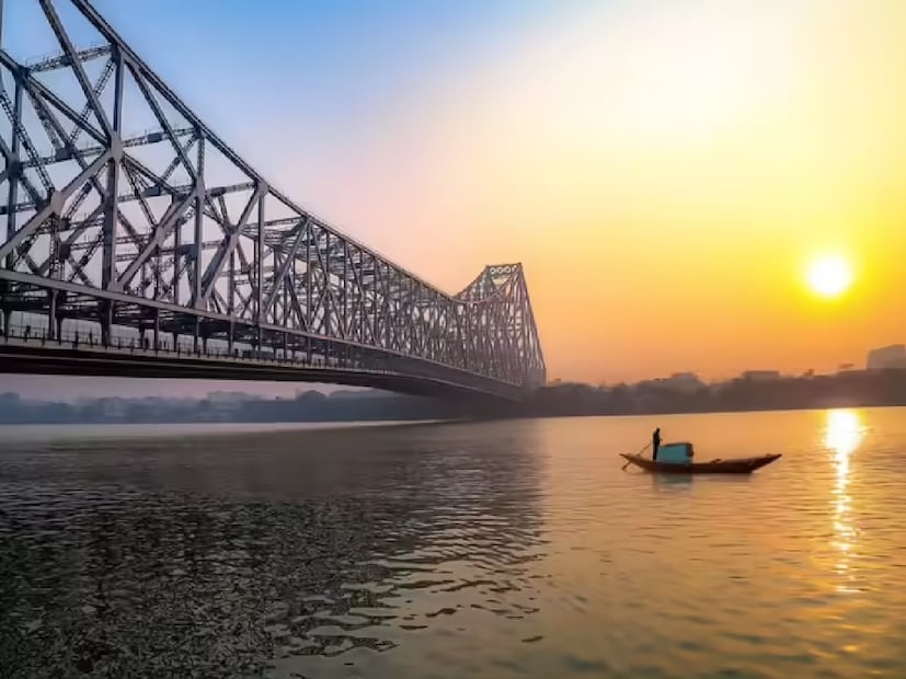 কলকাতাসোমবার পর্যন্ত তাপমাত্রা সামান্য বাড়তে পারে, তবে স্বাভাবিকের কাছেই থাকবে।
মঙ্গলবার থেকে ফের তাপমাত্রা নামবে।
এই সপ্তাহে পারদ নেমে ১৫ ডিগ্রি সেলসিয়াসে পৌঁছতে পারে—জানিয়েছে আলিপুর আবহাওয়া দফতর।