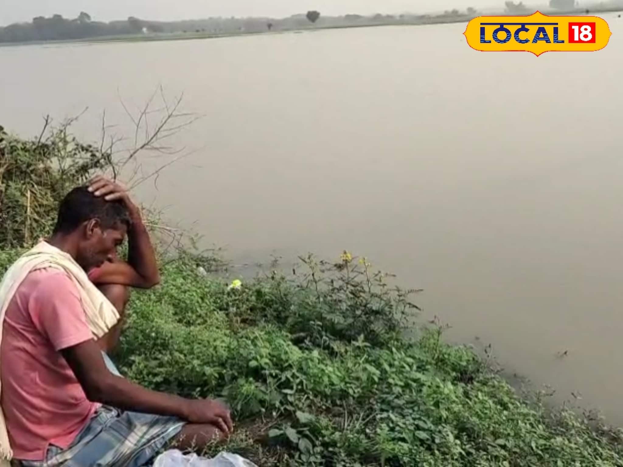 একদিনের বৃষ্টিতে জলের তলায় রসুন, পেঁয়াজ, টমেটো! মুর্শিদাবাদের চাষিদের  মাথায় হাত