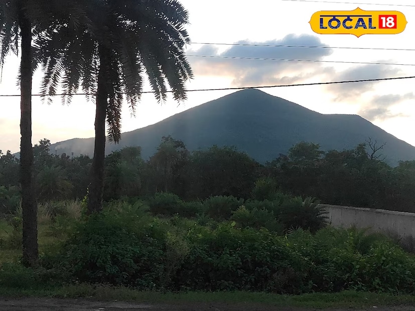 তবে আবহাওয়ার সঙ্গে পাল্লা দিয়ে কমছে তাপমাত্রার পারদ। শীতের আমেজ জমিয়ে উপভোগ করছে জেলাবাসী। হালকা শীতের শিরশিরানি রয়েছে। সকালের দিকে কড়া রোদের দেখা মিললেও বেলা বাড়তেই রোদের তাপ কমছে।