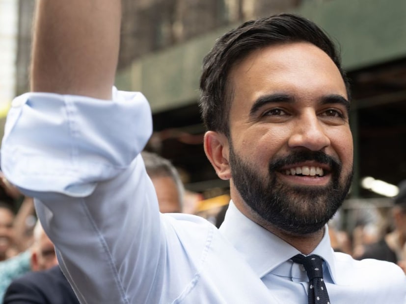 ৩০ মিনিট দীর্ঘ এই বিজয় সম্ভাষণে ডোনাল্ড ট্রাম্পের বিরুদ্ধে বার্তা শুরুই করেন মাত্র ৪টি শব্দ খরচ করে৷ সরাসরি ডোনাল্ড ট্রাম্পের নাম নিয়ে তিনি বলেন, ‘‘ডোনাল্ড ট্রাম্প, আমি জানি আপনি দেখছেন৷ আপনার জন্য আমার কাছে ৪টে শব্দ আছে৷ ভলিউমটা জোরে করে দিন৷’’