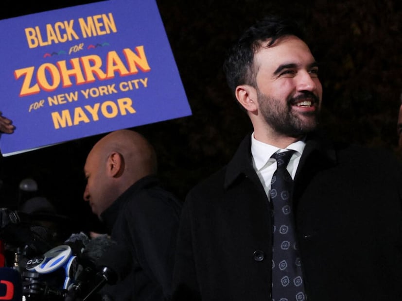 এদিনের বিজয় পরবর্তী সম্ভাষণে ভারতের প্রথম প্রধানমন্ত্রী জওহরলাল নেহরুর বিখ্যাত ‘টাইরিস্ট উইথ ডেসটিনি’ বক্তৃতা থেকেও উক্তি তুলে ধরেছেন মামদানি৷ বলেছেন, ‘‘ইতিহাসে কখনও কখনও এমন বিরল মুহূর্ত আসে যখন আমাদের পুরনো থেকে বেরিয়ে নতুনের দিকে পা বাড়াতে হয়৷ পুরনো যুগ শেষ হয় এবং যখন দীর্ঘদিন ধরে দমিয়ে রাখা দেশের আত্মা নিজের কথা খুঁজে পায়৷’’