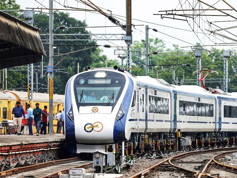 বেনারস-খাজুরাহো বন্দে ভারত ট্রেনটি এই রুটে সরাসরি যোগাযোগ স্থাপন করবে৷ সময় লাগবে মাত্র ২ ঘণ্টা ৪০ মিনিট৷