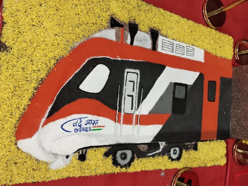 এর্নাকুলাম-বেঙ্গালুরু বন্দে ভারতএর্নাকুলাম-বেঙ্গালুরু বন্দে ভারত ট্রেনটি ভ্রমণের সময় দুই ঘণ্টারও বেশি কমিয়ে দেবে৷ যাত্রা শেষ করবে ৮ ঘণ্টা ৪০ মিনিটে। এটি প্রধান তথ্যপ্রযুক্তি এবং বাণিজ্যিক কেন্দ্রগুলিকে সংযুক্ত করবে, যা পেশাদার, শিক্ষার্থী এবং পর্যটকদের দ্রুত এবং আরও আরামদায়ক ভ্রমণের বিকল্প প্রদান করবে।