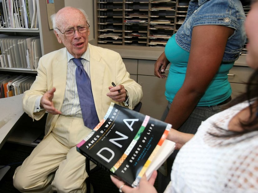 ওয়াটসন-ক্রিকের সেই ডাবল হেলিক্যাল ডিএনএ মডেলের ব্যাখ্যা গবেষণা পত্র হিসাবে প্রকাশিত হয় ১৯৫৩ সালে৷ ১৯৬২ সালে ফিজিওলজি অথবা মেডিসিন বিভাগে তাঁদের গবেষণার জন্য নোবেল পুরস্কারে সম্মানিত হন বিজ্ঞানীদ্বয়৷ 