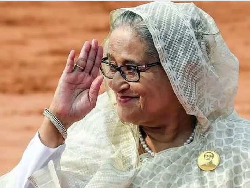 এই প্রশ্নের উত্তরে হাসিনা জানিয়েছেন, এমন কোনও ষড়যন্ত্রের বিষয়ে তিনি অবগত ছিলেন না এমনকী, কোনও রকমের বৈদেশিক ‘চাপ’ সম্পর্কেও তাঁর ধারণা নেই৷ আবার তিনি তা উড়িয়েও দিচ্ছেন না৷ হাসিনা বলেন, ‘‘সেই সময় বাংলাদেশ সেনার সামনে মূল চ্যালেঞ্জ ছিল একটা নির্বাচিত সরকারকে ধরে রাখা, এবং রক্তপাত আর যাতে না হয়, তা নিশ্চিত করা৷ আমরা শুধুমাত্র চেয়েছিলাম বাংলাদেশের আইন-শৃঙ্খলা যাতে সম্পূর্ণ না ভেঙে পড়ে৷ আমার পরিবার, আমার স্টাফেদের নিরাপত্তা নিশ্চিত করতে চেয়েছিলাম৷ এবার এইসবের পিছনে কোনও বহিারগত শক্তি ছিল কি না, তা আমার জানানেই৷’’