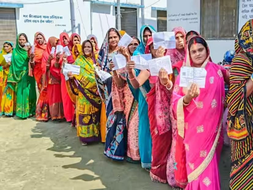 এছাড়া, বিধবা এবং বার্ধক্য ভাতাও ভোটের আগেই বাড়ানোর সিদ্ধান্ত নেয় নীতীশ সরকার৷ বিহারে বয়স্ক নাগরিক, বিধবা মহিলা এবং বিশেষ ভাবে সক্ষম নাগরিকেরা সামাজিক নিরাপত্তা পেনশন প্রকল্পের অধীনে মাসে ৪০০ টাকা করে পেতেন। তা এক লপ্তে ৭০০ টাক বাড়িয়ে ১১০০ টাকা করা হয়। 