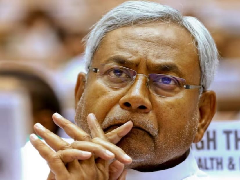 রোহতাসের একদল প্রবীণ নাগরিককে বলতেও শোনা গিয়েছিল, ‘‘আমরা চাই না নীতীশ কুমার হেরে গিয়ে অবসর নিন৷ আমরা আবার ওঁকে জেতাব৷ উনিই ঠিক করবেন উনি কবে কখন অবসর নেবেন৷’’  