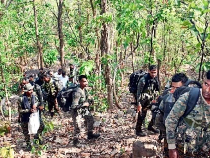 সুরক্ষাবাহিনী সূত্রে জানা গিয়েছে, এই হামলা চালাতে একাধিক স্তর ধরে কেন্দ্রীয় বাহিনীর জওয়ানদের বলয় রাখা হয়েছিল৷ যাতে কোনও ভাবেই কোনও দিক দিয়ে পালাতে না পারে হিডমা এবং তার সঙ্গীরা, সেই মতো পরিকল্পনা করে সাজানো হয়েছিল বাহিনীর জওয়ানদের অবস্থান৷ 