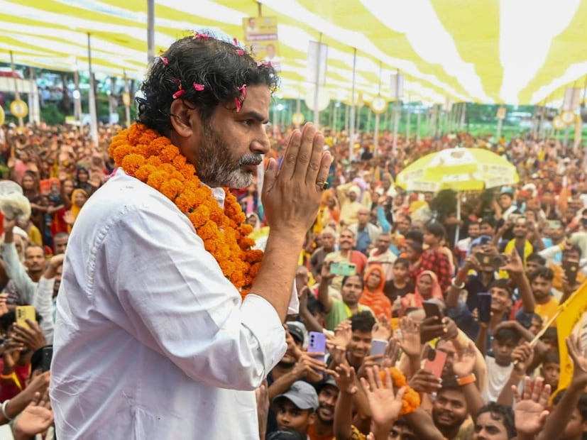 ভোটের রেজাল্ট বেরনোর পর থেকে তাই প্রবল জল্পনা ছিল তাহলে কি রাজনীতির ইনিংস শুরুর আগেই শেষ হয়ে যাবে পিকে-র? মঙ্গলবার সেই কথা উড়িয়ে দিয়ে বরং নীতীশের বিরুদ্ধে আরও জোরাল আক্রমণ করেন তিনি৷ নতুন করে ছোড়েন চ্যালেঞ্জও৷ 