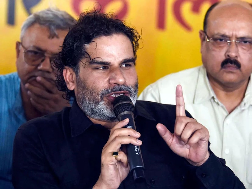 প্রশান্ত কিশোর মঙ্গলবার নতুন করে ঘোষণা করেন, নীতীশ কুমার যে ১.৫ কোটি মহিলার অ্যাকাউন্টে ২ লক্ষ টাকা দেওয়ার প্রতিশ্রুতি দিয়েছেন, তা যদি তিনি পূরণ করতে পারেন, তাহলে রাজনীতির ভালর জন্যই তিনি রাজনীতি ছেড়ে দেবেন৷ 