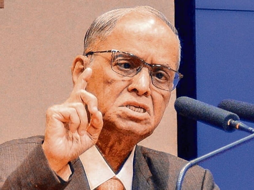 কী এই ৯৯৬ নীতি? এক সময় চিনের প্রযুক্তি ক্ষেত্রে সংস্থাগুলিতে বহু ক্ষেত্রে মনে চলা হতো এই নীতি৷ এই নীতি অনুযায়ী, সংস্থার কর্মীদের সকাল ৯টা য়তেকে রাত ৯টা সপ্তাহে ৬দিন কাজ করতে হতো৷ নারায়ণ মূর্তির এহেন তুলনার পরেই বিভিন্ন প্রতিক্রিয়া থেকে শুরু করে মিম শেয়ার শুরু হয়ে গিয়েছে সোশ্যাল মিডিয়ায়৷ 