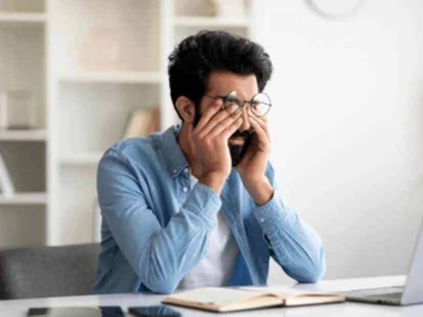 তবে নেটিজেনদের এই সমস্ত প্রতিক্রিয়ার মাঝে নজরে এসেছে এক কার্ডিওলজিস্টের প্রতিক্রিয়া৷ নিজের পোস্টে নারায়ণ মূর্তির ৭২ ঘণ্টা প্রতি সপ্তাহ নীতির প্রসঙ্গে বলতে গিয়ে তিনি বলেছেন, এমন করলে আর কিছুই হবে না, সংশ্লিষ্ট কর্মী আর সন্তান জন্ম দিতে সক্ষম থাকবেন না৷ 