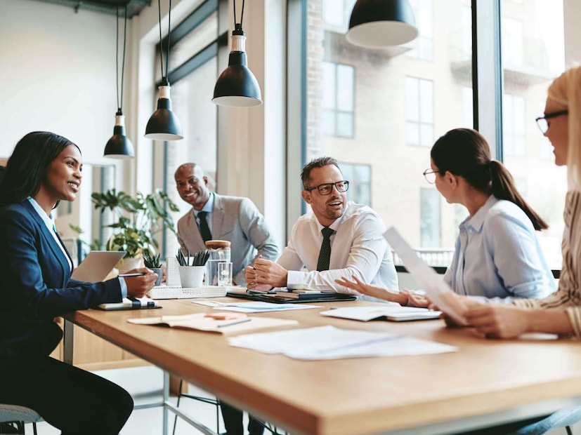 শ্রমিক স্বার্থের কথা ভেবে শ্রম আইনে বিরাট পরিবর্তন এনেছে কেন্দ্রীয় সরকার৷ সম্প্রতি বহু বছর পুরনো ২৯টি আইন বাতিল করে চারটি নতুন শ্রম বিধি প্রণয়ন করেছে কেন্দ্রীয় সরকার৷ চারটি হল মজুরি কোড (২০১৯), ইন্ডাস্ট্রিয়াল রিলেশনস কোড (২০২০) এবং অকুপেশনাল সেফটি, হেলথ অ্যান্ড ওয়ার্কিং কন্ডিশনস কোড (২০২০)৷ ২১ নভেম্বর থেকে কার্যকর হয়েছে এই নতুন কোড৷ শ্রমিক স্বার্থের কথা ভেবে শ্রম আইনে বিরাট পরিবর্তন এনেছে কেন্দ্রীয় সরকার৷ সম্প্রতি বহু বছর পুরনো ২৯টি আইন বাতিল করে চারটি নতুন শ্রম বিধি প্রণয়ন করেছে কেন্দ্রীয় সরকার৷ চারটি হল মজুরি কোড (২০১৯), ইন্ডাস্ট্রিয়াল রিলেশনস কোড (২০২০) এবং অকুপেশনাল সেফটি, হেলথ অ্যান্ড ওয়ার্কিং কন্ডিশনস কোড (২০২০)৷ ২১ নভেম্বর থেকে কার্যকর হয়েছে এই নতুন কোড৷