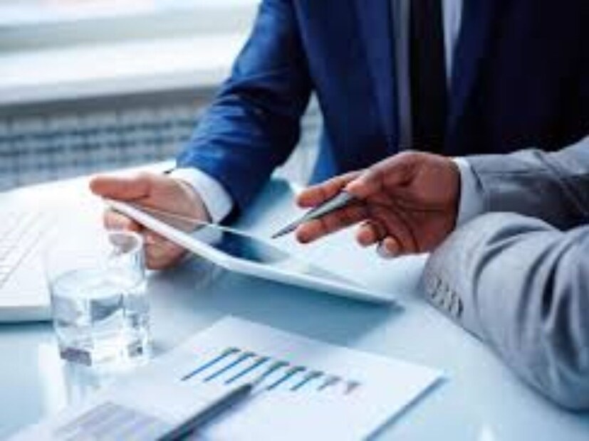 এছাড়া, মহিলা কর্মীদের ক্ষেত্রেও সুবিধা আনা হয়েছে৷ জানানো হয়েছে, মহিলারা সর্বক্ষেত্রেই নাইট শিফট করতে পারবে, কিন্তু, তাতে অবশ্যই তাঁদের সম্মতি থাকতে হবে৷ মজুরি বা বেতনের ক্ষেত্রেও মহিলাদের বঞ্চিত করা যাবে না৷ 